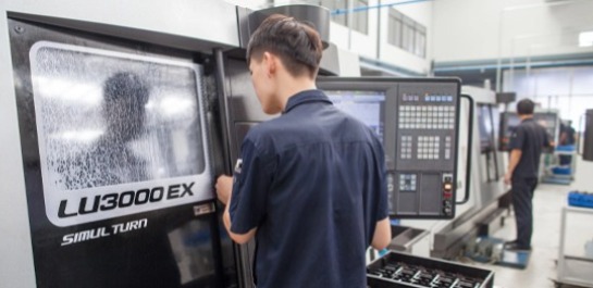 Automated Material Loading Lathe (LU3000EX)