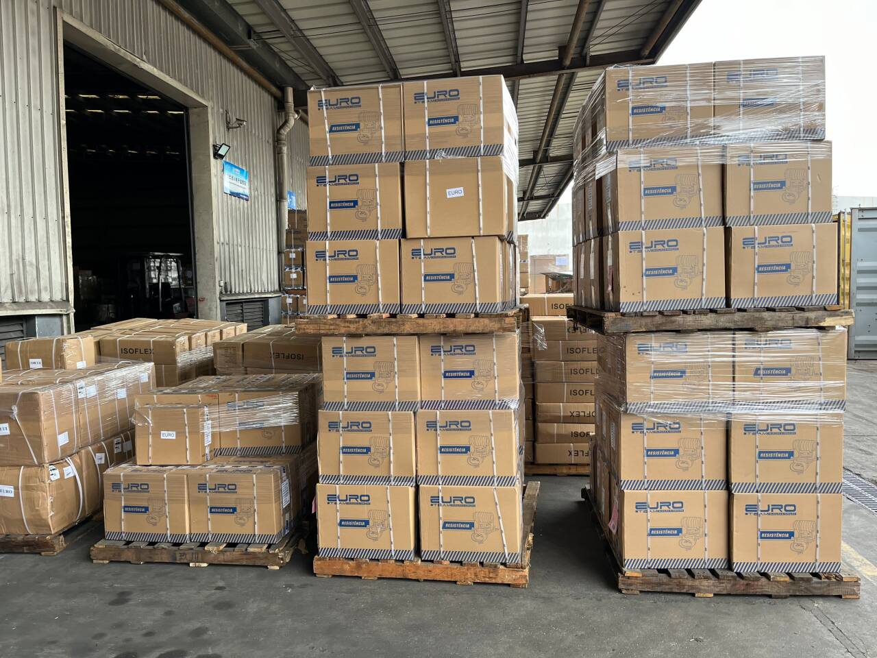 Stretch-wrapped pallets for long-distance transport