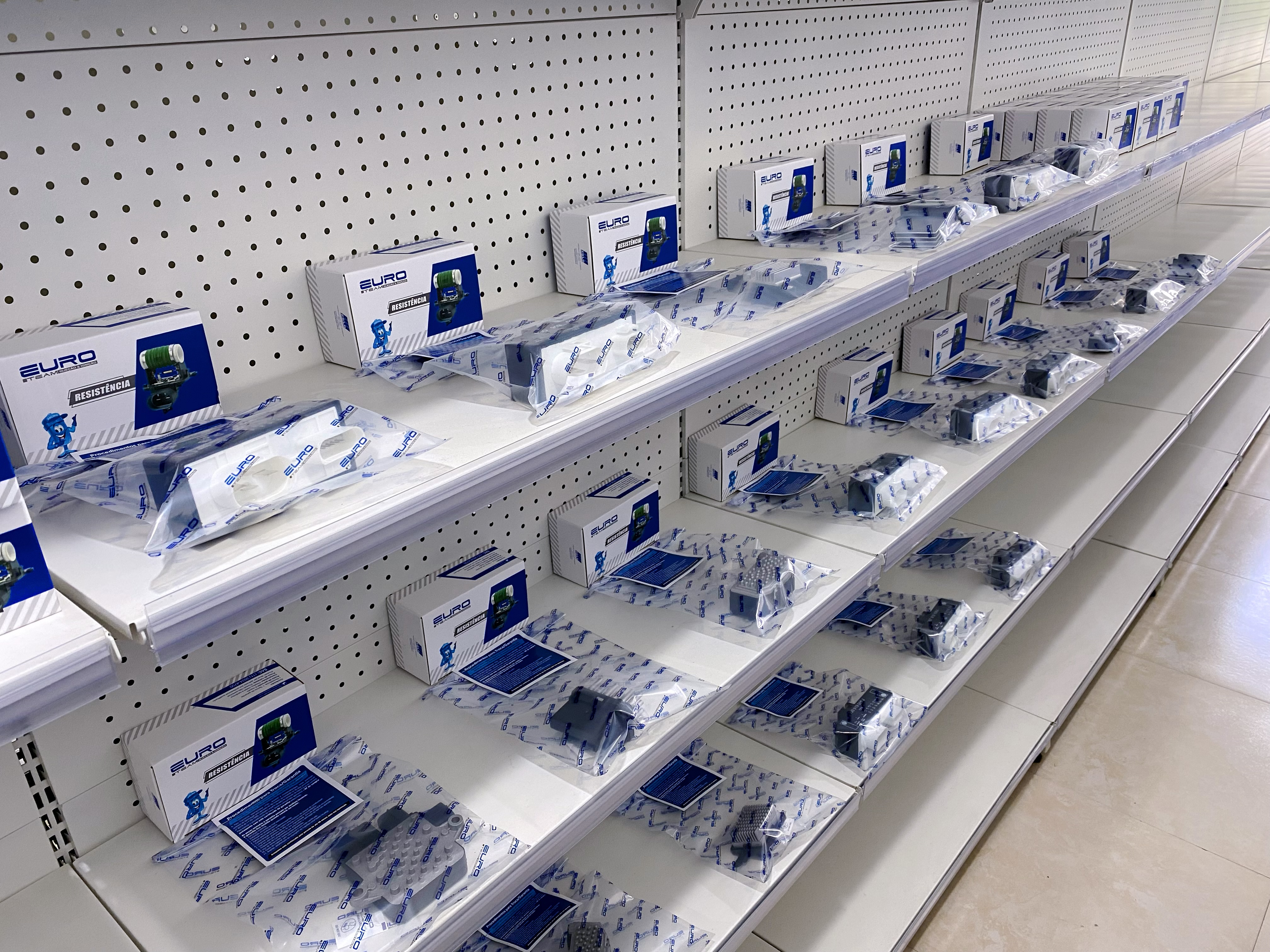 SKU-ready sorting to support distributor operations